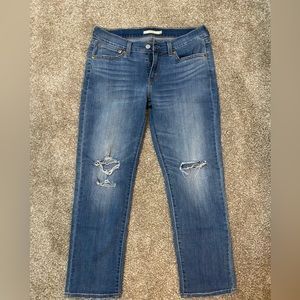 Levi’s Boyfriend Jeans distressed, medium blue wash size 27